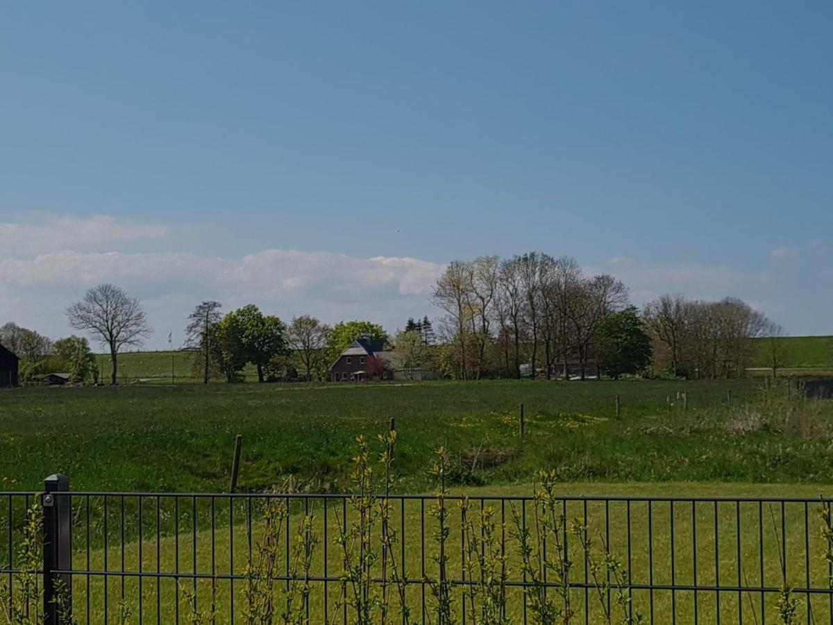 Watt'N Blick - Hundefreundliches Ferienhaus Mit Ausblick Ueber Die Wiesen Bis Zum Deich Schweiburg Exteriör bild