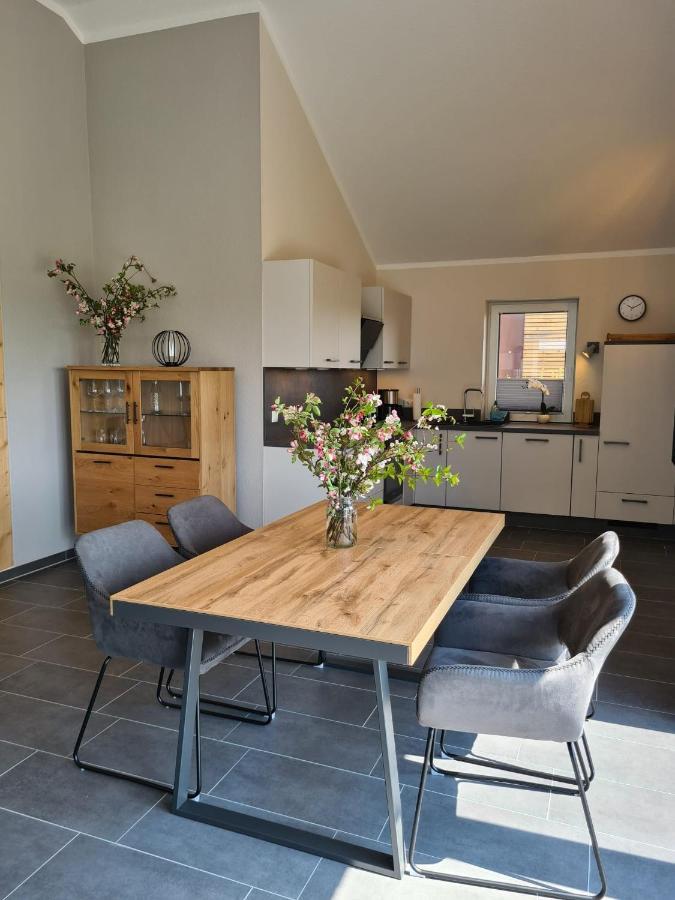 Watt'N Blick - Hundefreundliches Ferienhaus Mit Ausblick Ueber Die Wiesen Bis Zum Deich Schweiburg Exteriör bild