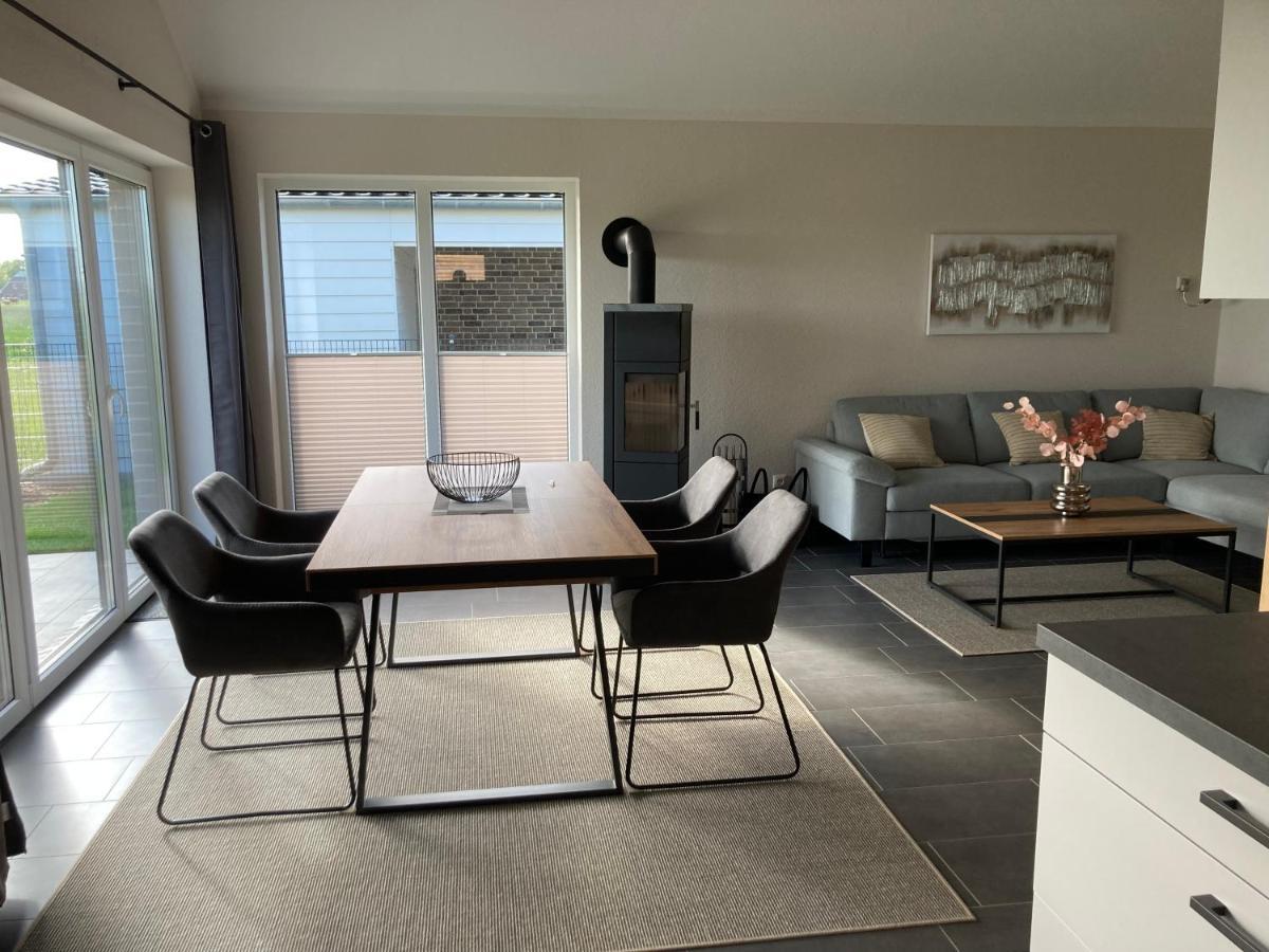 Watt'N Blick - Hundefreundliches Ferienhaus Mit Ausblick Ueber Die Wiesen Bis Zum Deich Schweiburg Exteriör bild