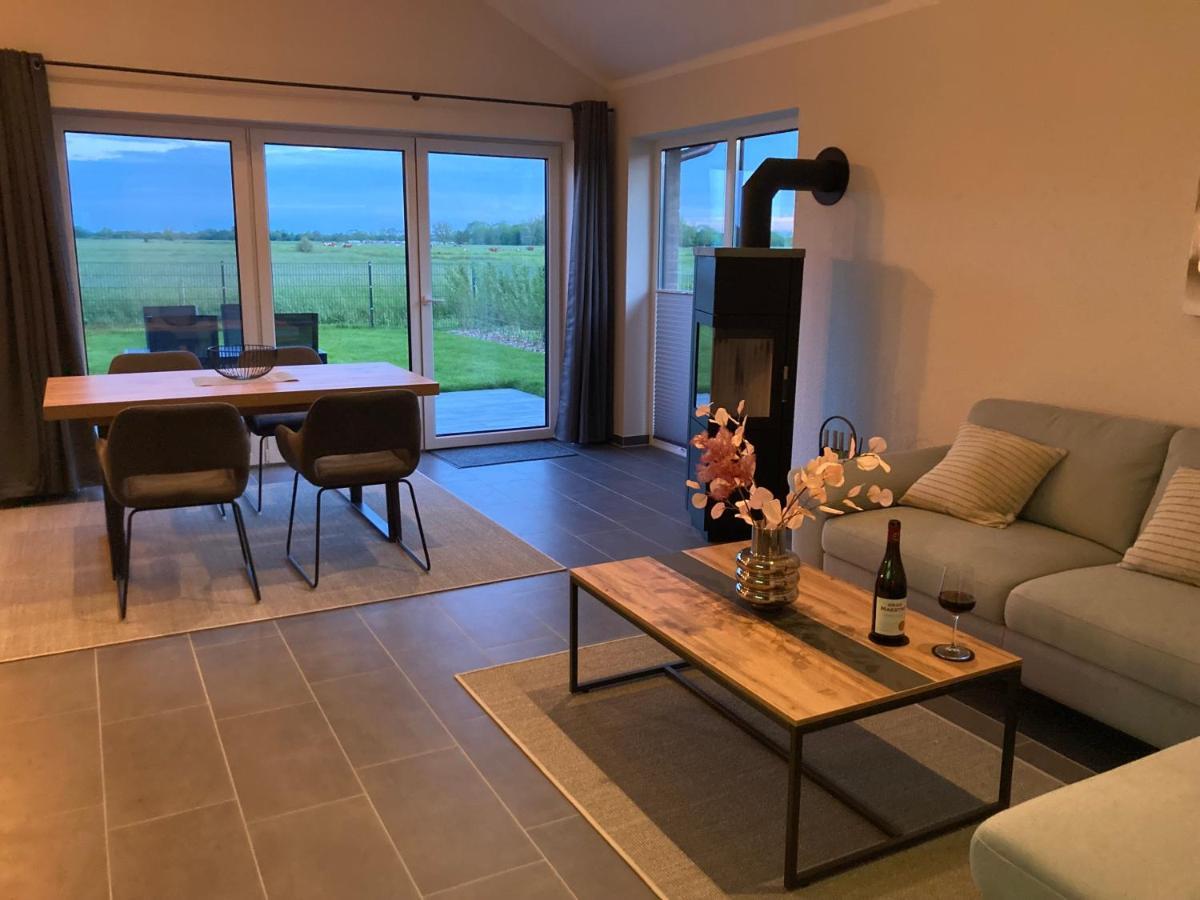 Watt'N Blick - Hundefreundliches Ferienhaus Mit Ausblick Ueber Die Wiesen Bis Zum Deich Schweiburg Exteriör bild